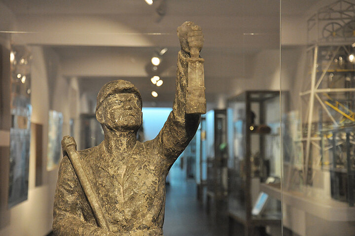 Zdjęcie (wejście do Muzeum AGH)